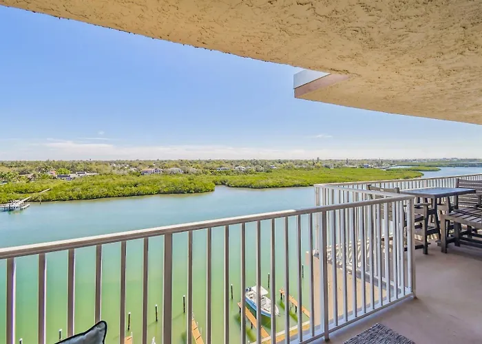 Penthouse Panoramic Waterview Resort-style Condo! *