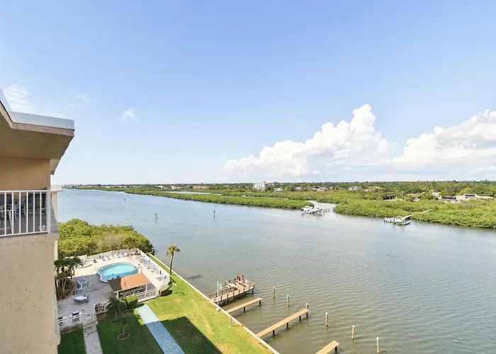 Penthouse Panoramic Waterview Resort-style Condo!